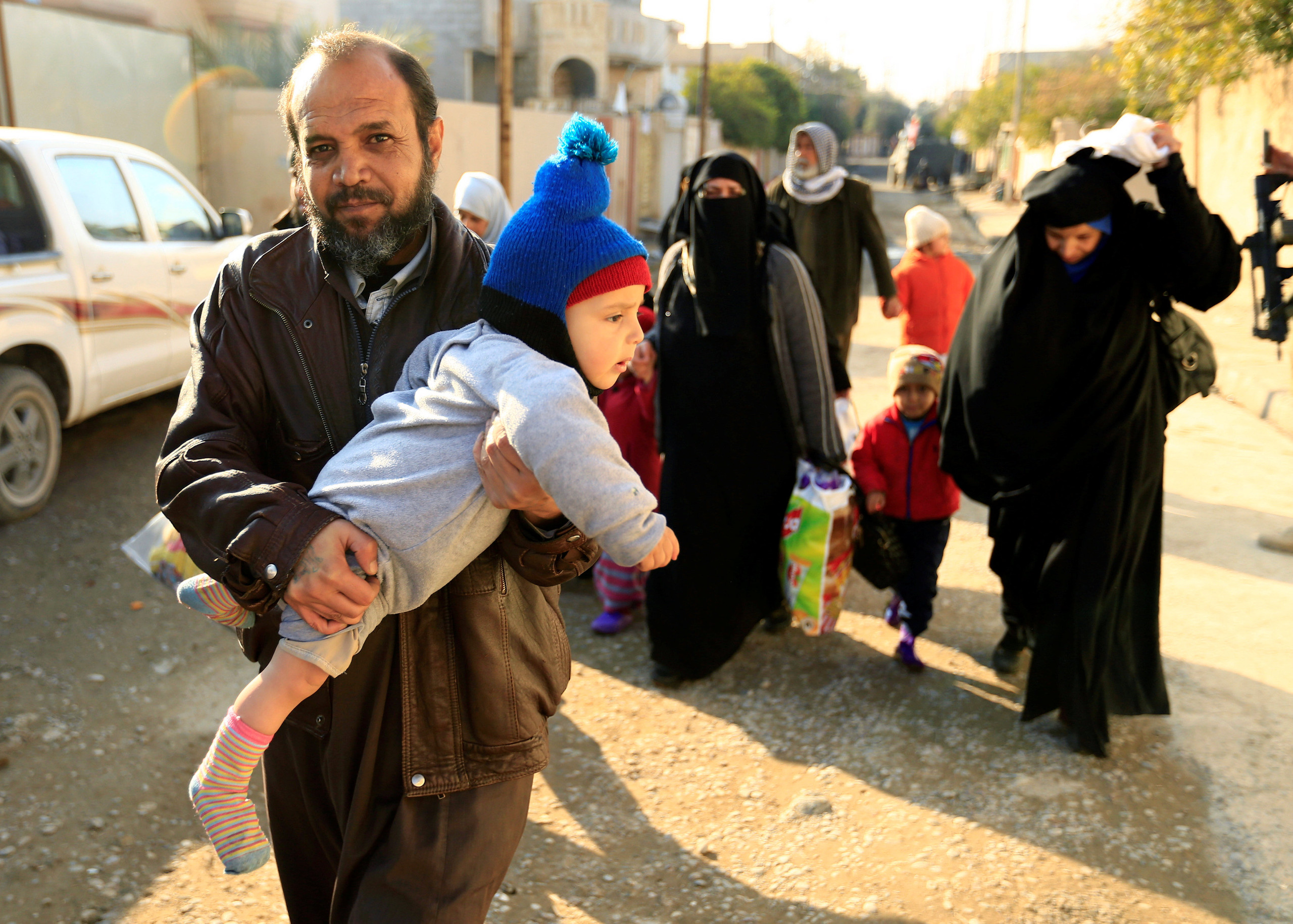 الهجرة توصل أول قافلة مساعدات اغاثية لأيمن الموصل
